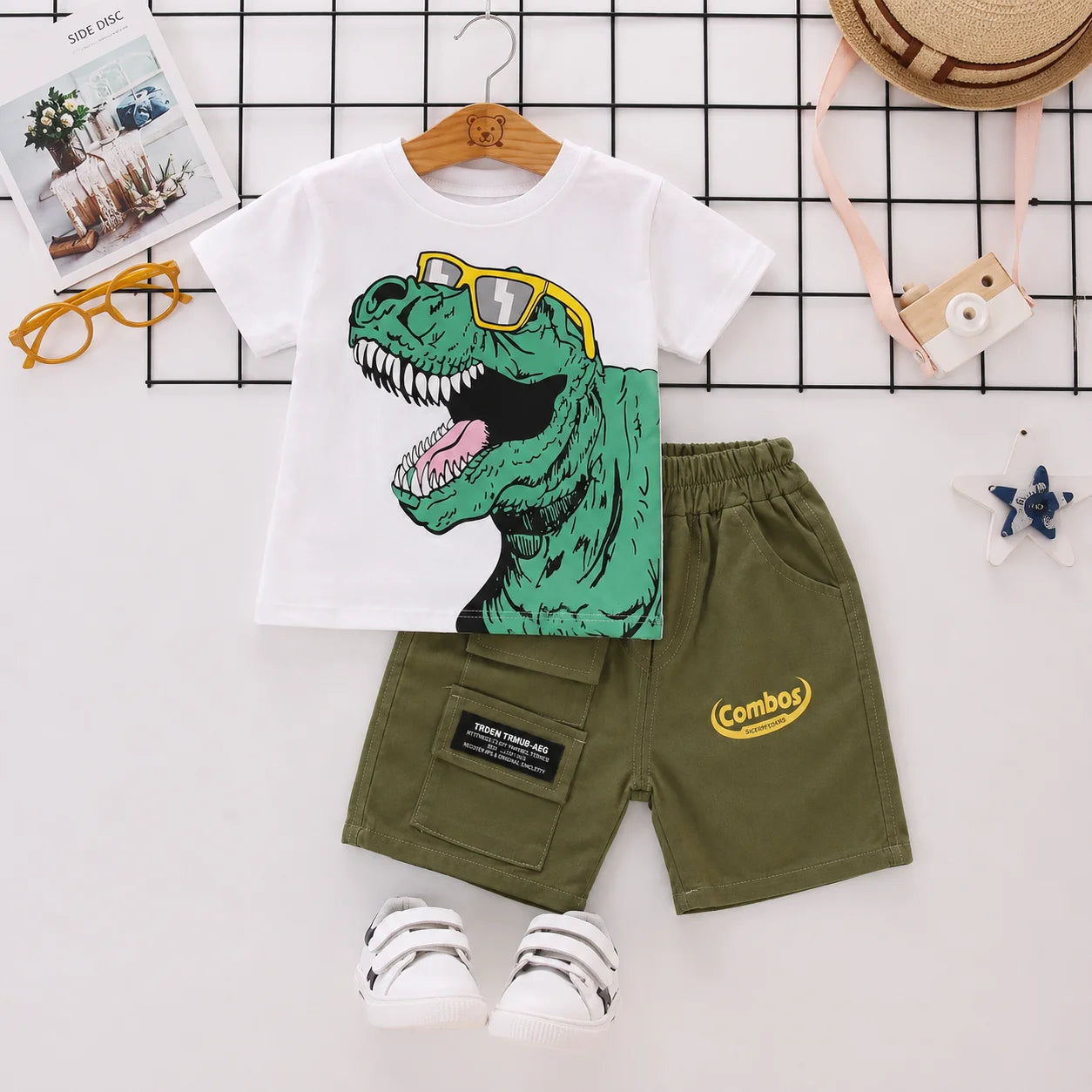 2pcs Toddler Boy Playful Dinosaur Print Tee & Cargo Shorts Set